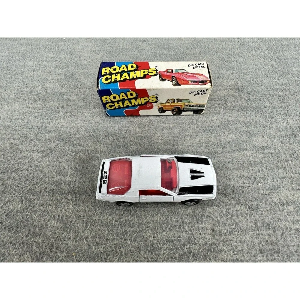 ROAD CHAMPS Vintage Die Cast #14 White 82 Camaro Car T5